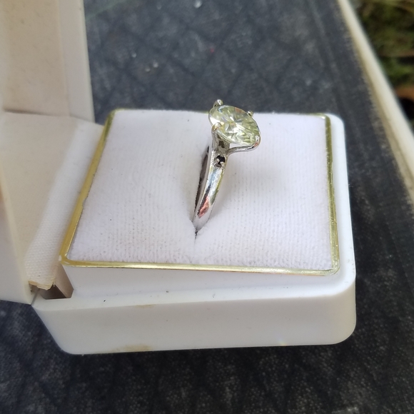 ☆Flash Sale 2 Hours☆ 3ct Moissanite Sterling Silver 925 Ring - Picture 2 of 4